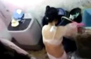 Geile Kenneth porno reife hausfrauen Slayer wichsen seinen großen steifen pol allein